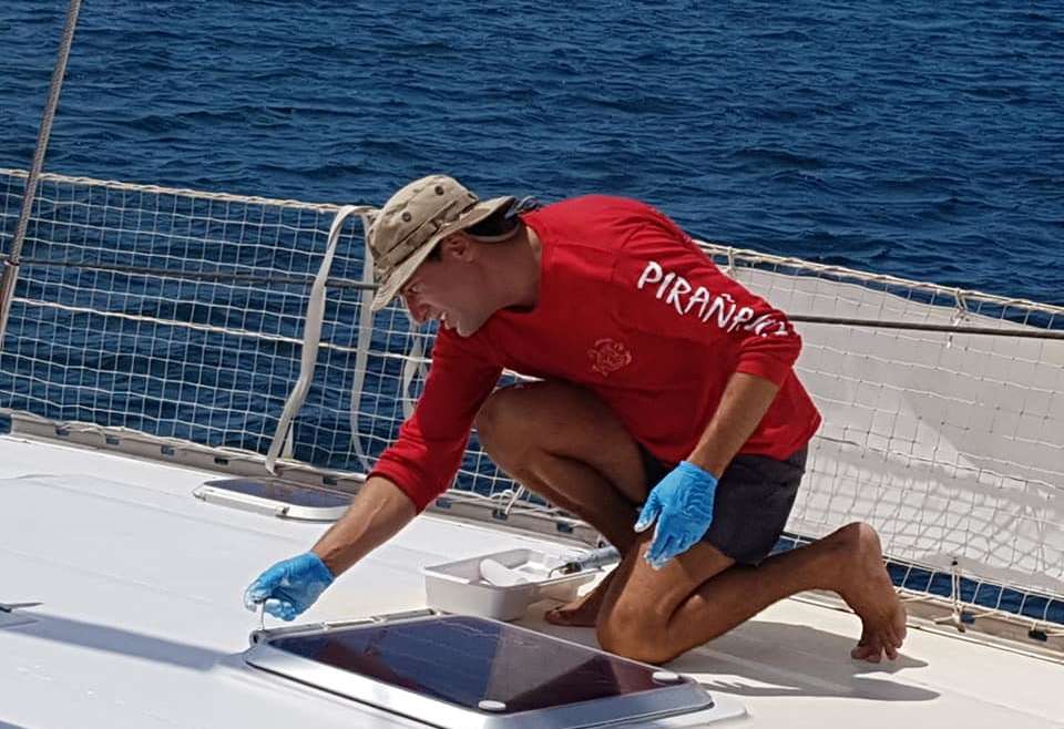 Yes ! Nous avons une journée sans pluie, et notre bateau aura bientôt sa nouvell…