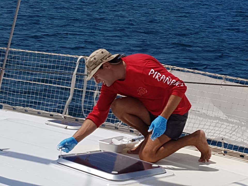 Yes ! Nous avons une journée sans pluie, et notre bateau aura bientôt sa nouvell…